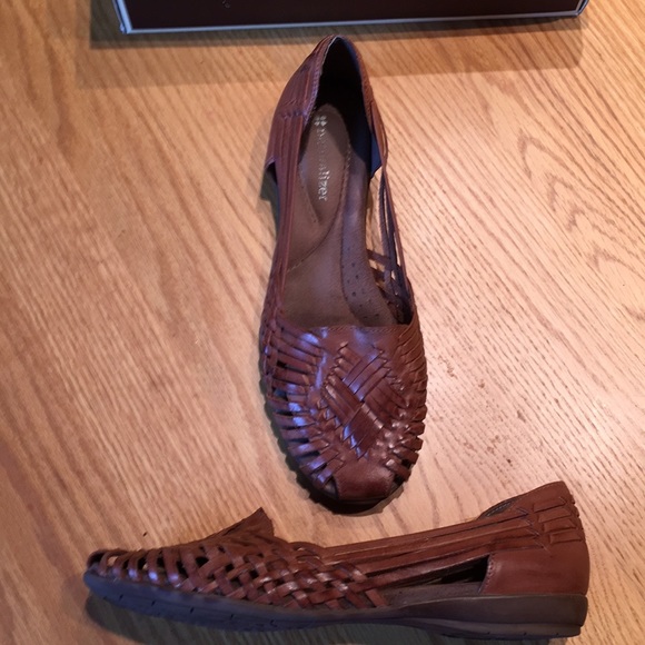 Leather huaraches like new! - Picture 2 of 2